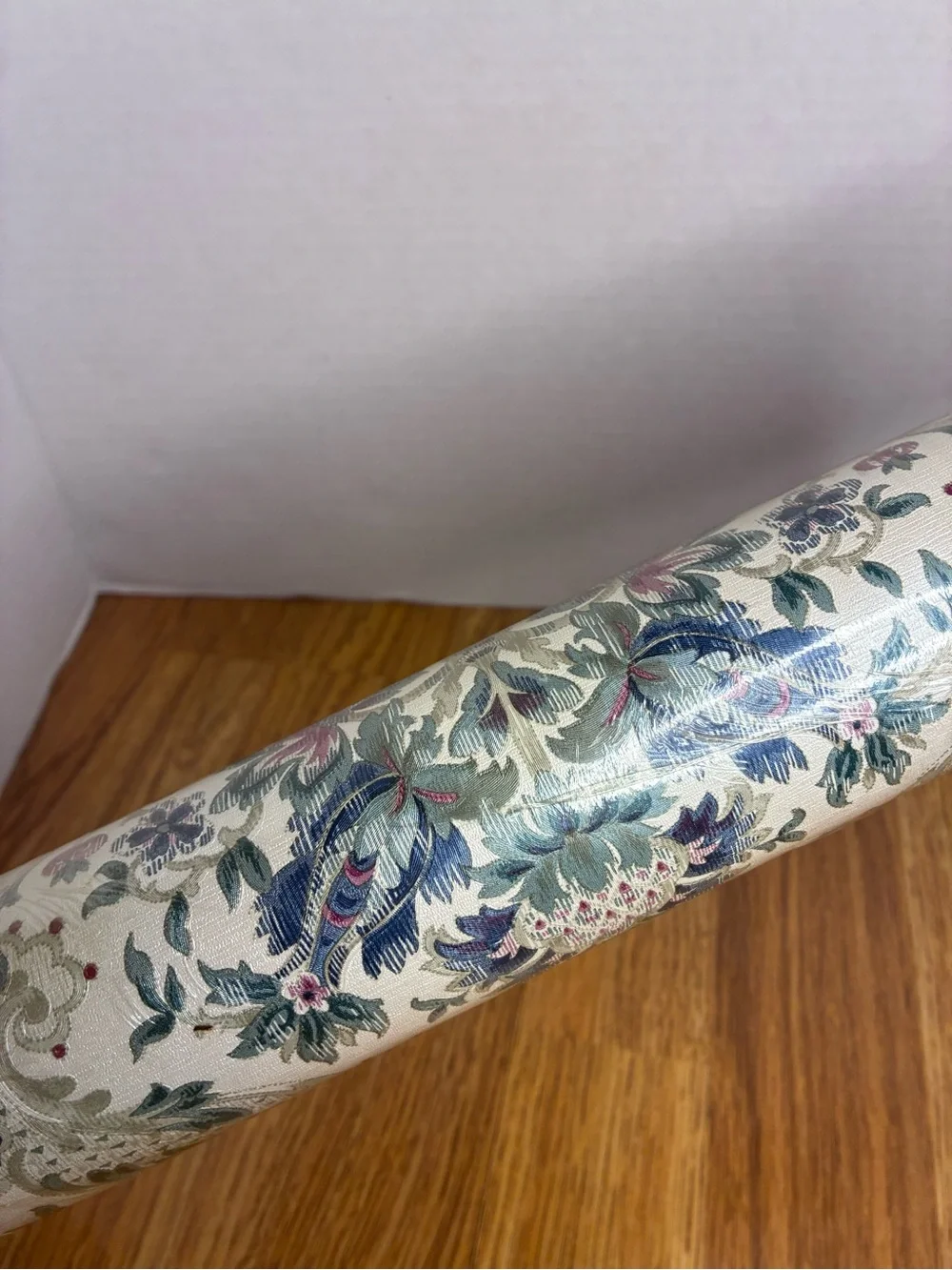 Mirage Mural Vinyl Pre Pasted Solid Sheet Wallpaper Shiny Floral 56 Sq Ft 11 yd